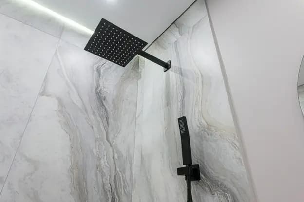 Walk-In Showers vs. Tubs: Which Is Best for Your Remodel?